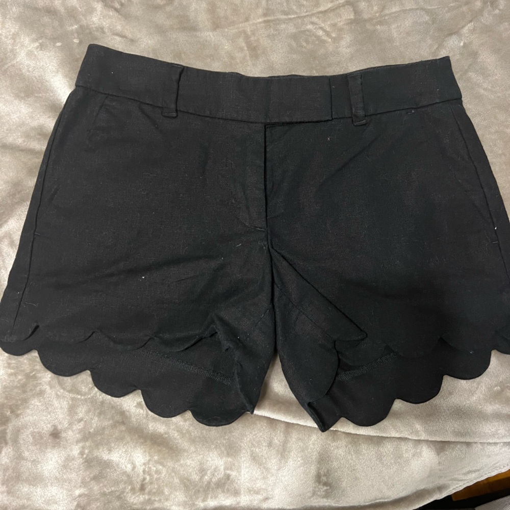 Scalloped black shorts